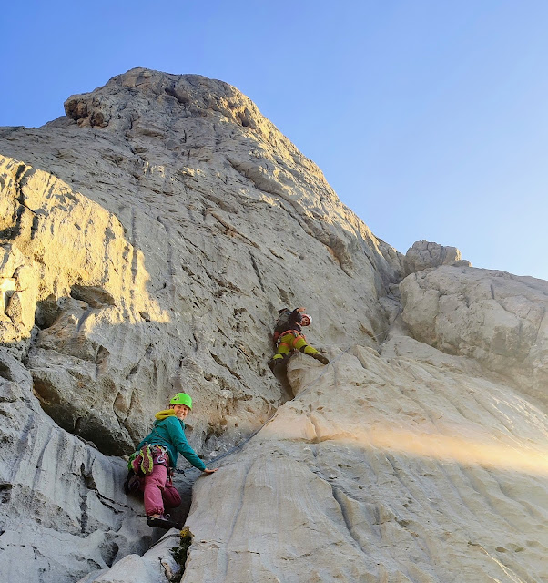 Vía Nani, 300m 6a, cara este del Naranjo de Bulnes.