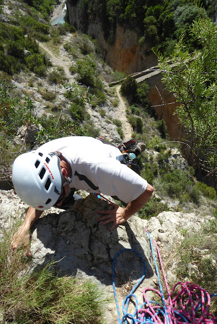 Vía Asterix 150m (6a/V+ obl.) Olvena.