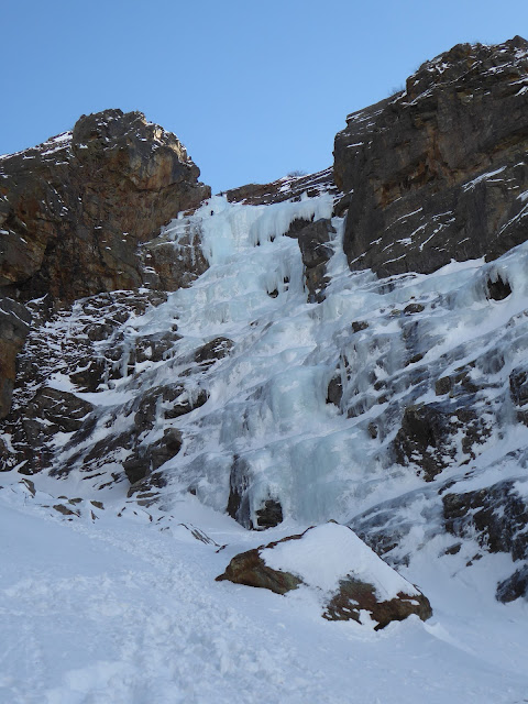 Flash Estivo, Cascada de hielo en el valle de COGNE, Italia.