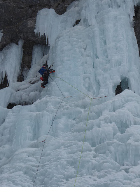 Cascada de hielo Sodoma, Aosta. Italia
