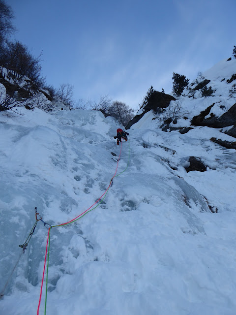 Cascada de hielo Pattinaggio Artistico, valle de Lillaz, Cogne.