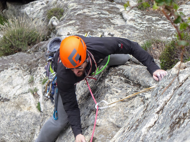 Curso escalada clásica en la Cabrera, Madrid.