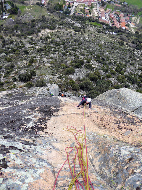 Curso escalada clásica en la Cabrera, Madrid.