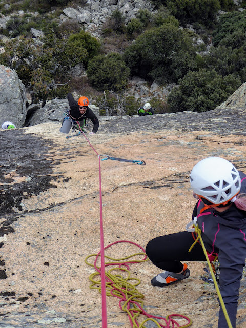 Curso escalada clásica en la Cabrera, Madrid.