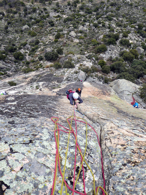 Curso escalada clásica en la Cabrera, Madrid.