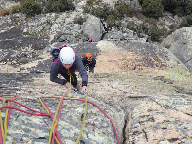 Curso escalada clásica en la Cabrera, Madrid.