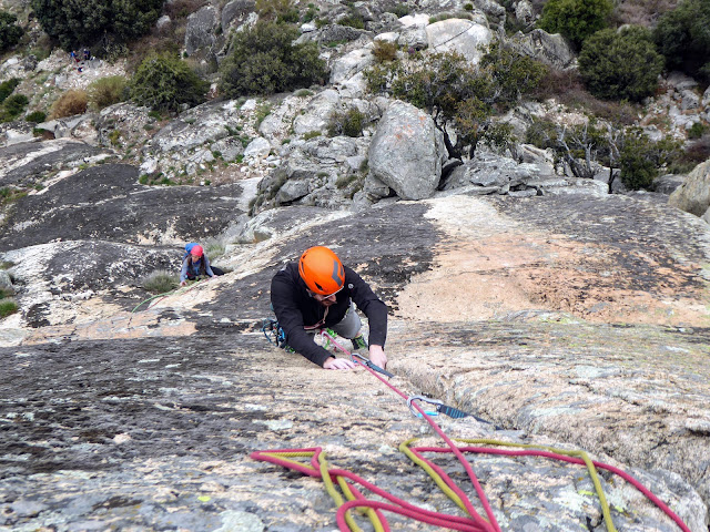 Curso escalada clásica en la Cabrera, Madrid.