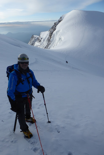 Zumsteinpitze 4.573m., Parrotspitze 4.443 y Pirámide Vincent 4.215m.