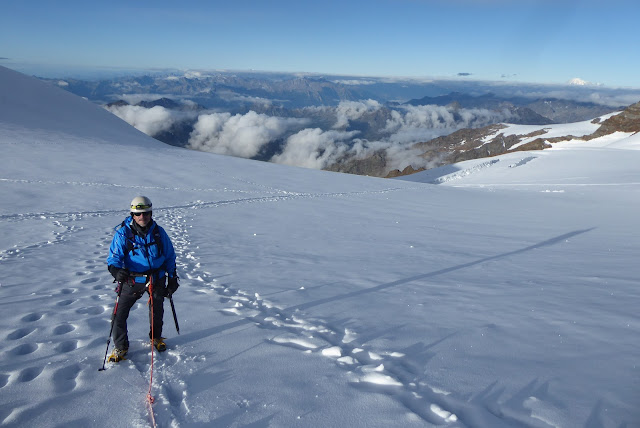 Zumsteinpitze 4.573m., Parrotspitze 4.443 y Pirámide Vincent 4.215m.