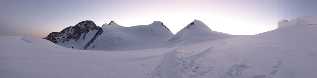 Zumsteinpitze 4.573m., Parrotspitze 4.443 y Pirámide Vincent 4.215m.