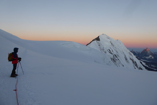 Zumsteinpitze 4.573m., Parrotspitze 4.443 y Pirámide Vincent 4.215m.