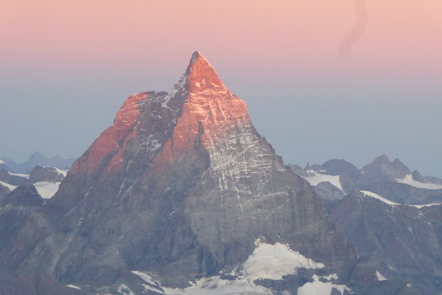 Zumsteinpitze 4.573m., Parrotspitze 4.443 y Pirámide Vincent 4.215m.