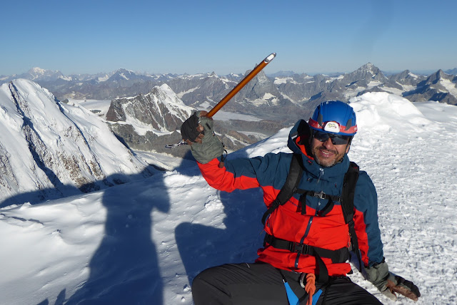 Zumsteinpitze 4.573m., Parrotspitze 4.443 y Pirámide Vincent 4.215m.