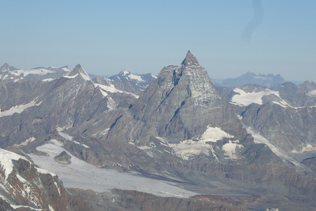 Zumsteinpitze 4.573m., Parrotspitze 4.443 y Pirámide Vincent 4.215m.