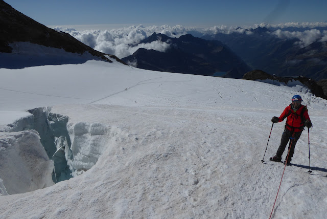 Zumsteinpitze 4.573m., Parrotspitze 4.443 y Pirámide Vincent 4.215m.