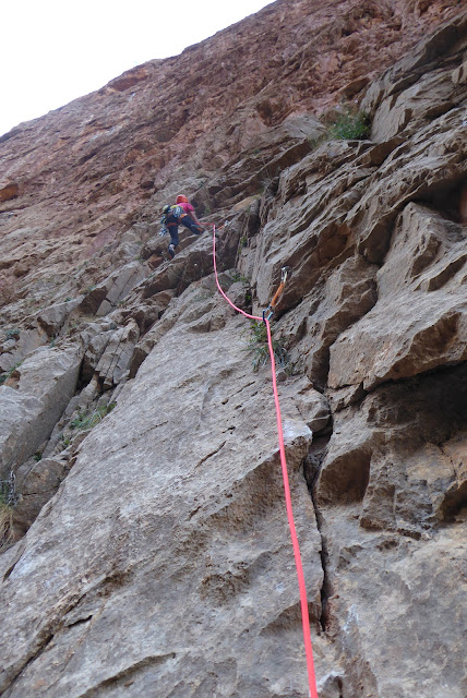 Taghia, Les Rivieres Pourpres 500m 7b+/7a oblig