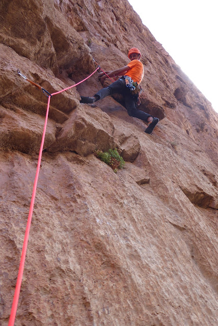 Taghia, Les Rivieres Pourpres 500m 7b+/7a oblig