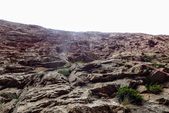 Taghia, Les Rivieres Pourpres 500m 7b+/7a oblig