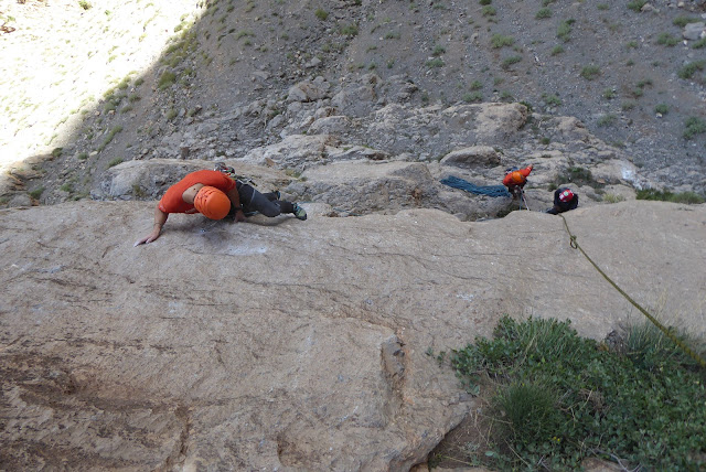 Nueva vía en Taghia: Entre2Aguas 240m 7a/6b oblig.