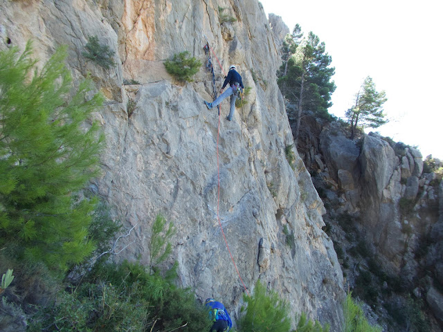 Hermanos de Aguja 500m 7b (6c/A1) Oeste del PuigCampana