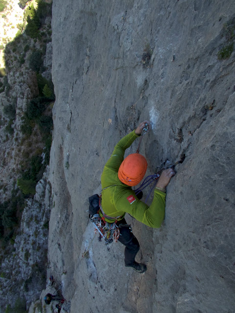 Hermanos de Aguja 500m 7b (6c/A1) Oeste del PuigCampana