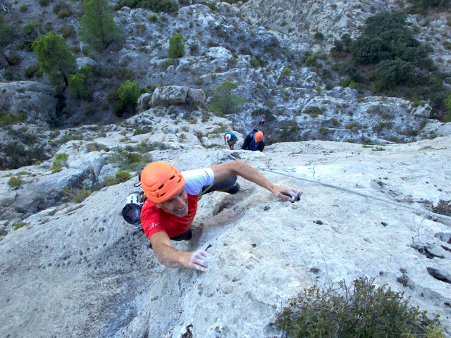 Hermanos de Aguja 500m 7b (6c/A1) Oeste del PuigCampana