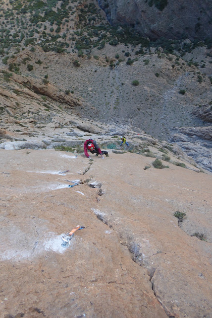 Nueva vía en Taghia: Entre2Aguas 240m 7a/6b oblig.