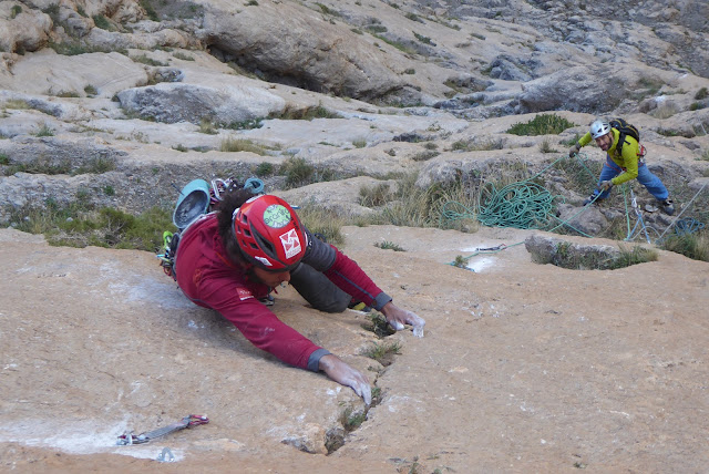 Nueva vía en Taghia: Entre2Aguas 240m 7a/6b oblig.