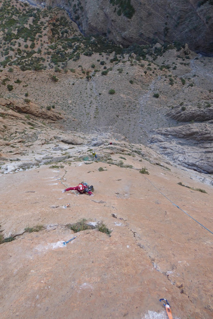 Nueva vía en Taghia: Entre2Aguas 240m 7a/6b oblig.