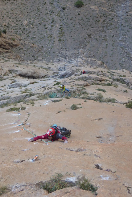 Nueva vía en Taghia: Entre2Aguas 240m 7a/6b oblig.