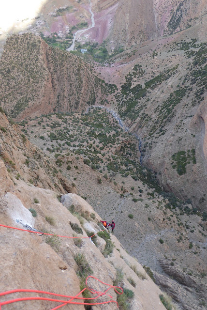 Nueva vía en Taghia: Entre2Aguas 240m 7a/6b oblig.