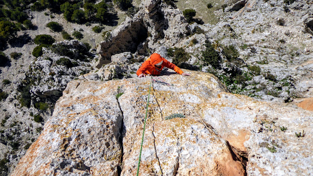 Espolón de la Chovas 180m 6a+/A0, Alcandoras