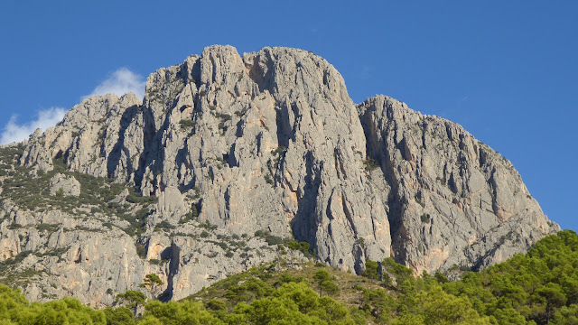 Hermanos de Aguja 500m 7b (6c/A1) Oeste del PuigCampana