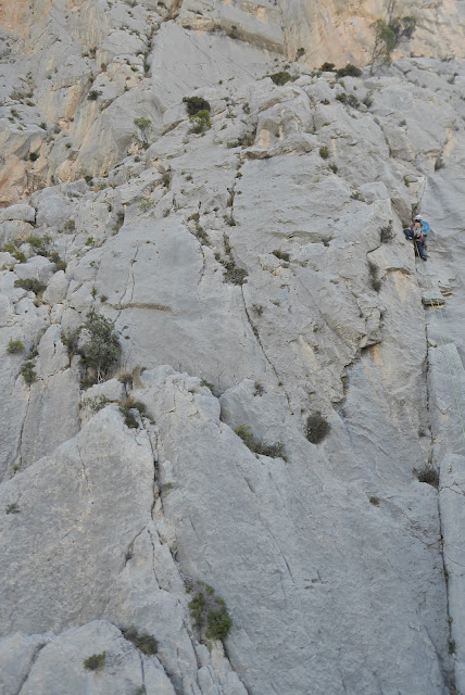 Diedro Mediterraneo 6b+/6a 500m Oeste Puig Campana