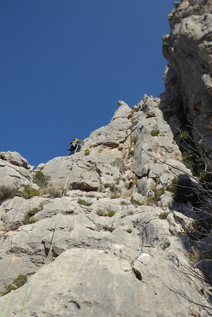 Diedro Mediterraneo 6b+/6a 500m Oeste Puig Campana