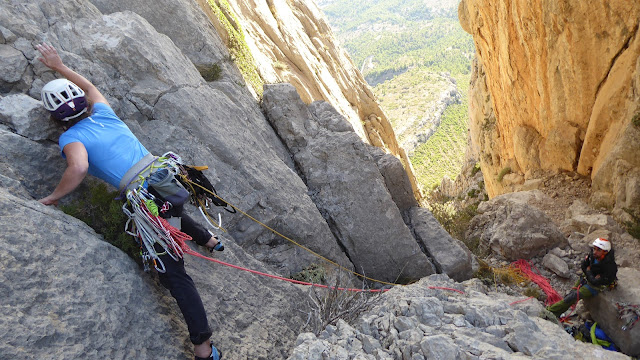 Hermanos de Aguja 500m 7b (6c/A1) Oeste del PuigCampana