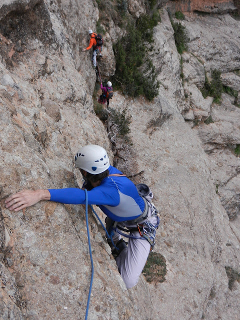 Lorenzo Ortas 365m 6c (Vº oblig.). Peña Rueba