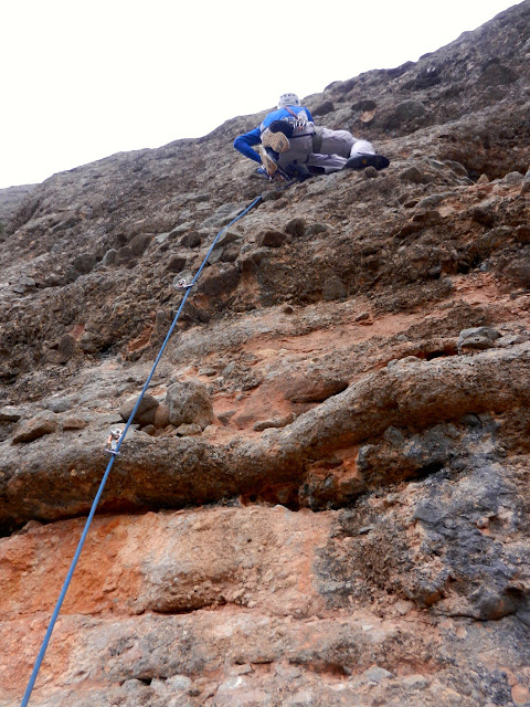 Lorenzo Ortas 365m 6c (Vº oblig.). Peña Rueba