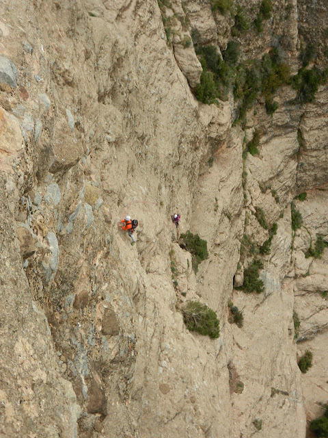 Lorenzo Ortas 365m 6c (Vº oblig.). Peña Rueba