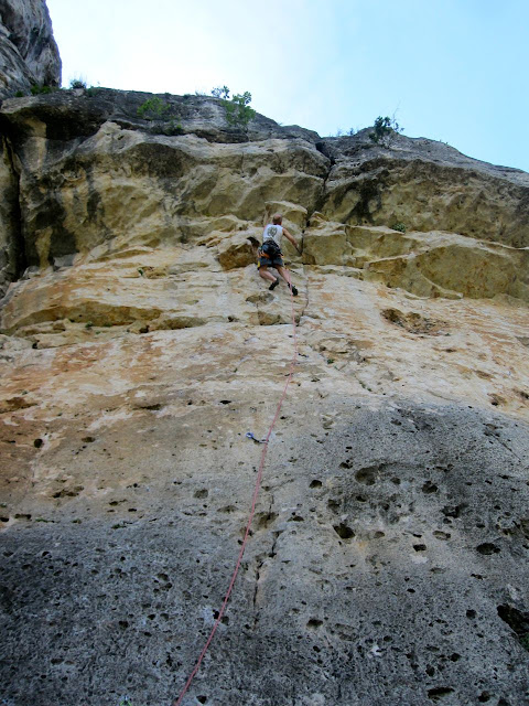 Krispin de Nervios 6c, reequipada. Muro de los lamentos. Patones