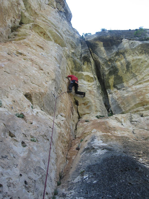Krispin de Nervios 6c, reequipada. Muro de los lamentos. Patones