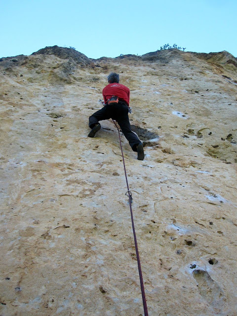 Krispin de Nervios 6c, reequipada. Muro de los lamentos. Patones