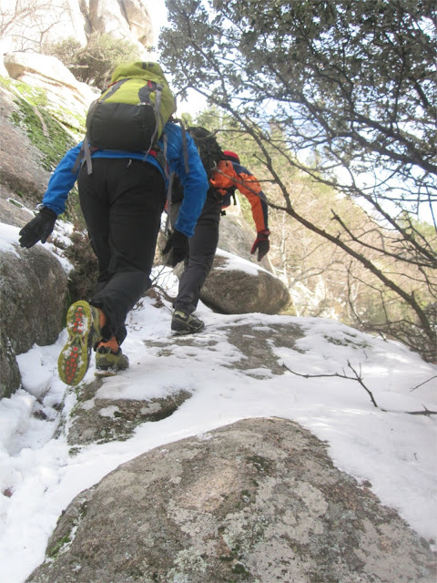 Vía Herreros a la cuarta buitrera. Pedriza invernal