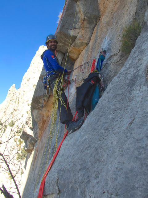 Hermanos de Aguja 500m 7b (6c/A1) Oeste del PuigCampana