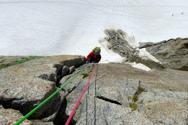 Vía Rebufatt al espolón de los cósmicos, 150m (MD-/6a).
