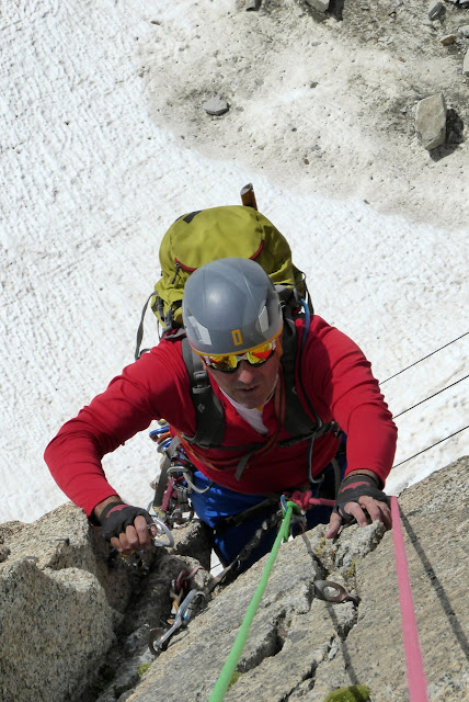 Vía Rebufatt al espolón de los cósmicos, 150m (MD-/6a).