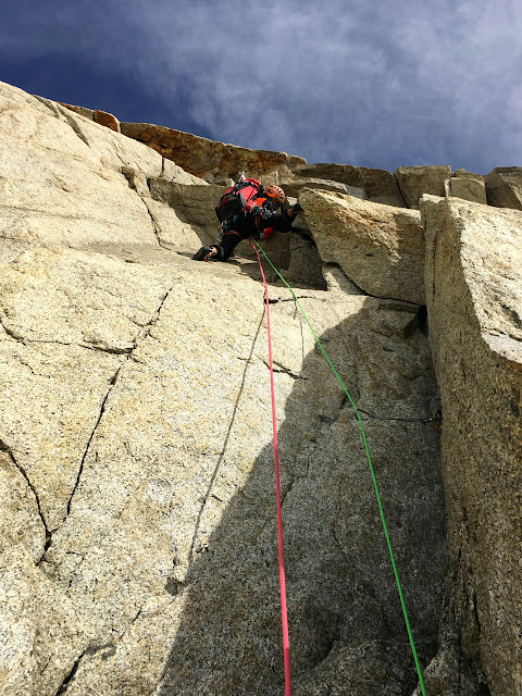 Vía Rebufatt al espolón de los cósmicos, 150m (MD-/6a).
