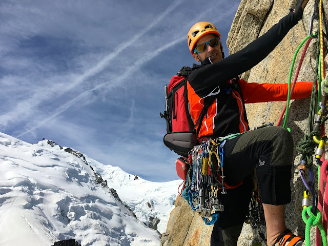 Vía Rebufatt al espolón de los cósmicos, 150m (MD-/6a).