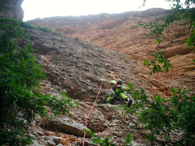 Boloterapia. Norte del Pisón. Riglos 300m 7a+/6b+ oblig.