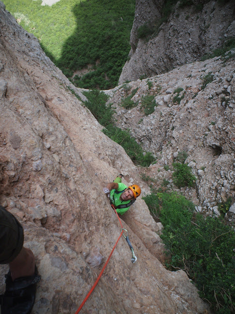 Boloterapia. Norte del Pisón. Riglos 300m 7a+/6b+ oblig.